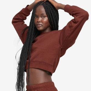 cropped sweatshirt in cocoa